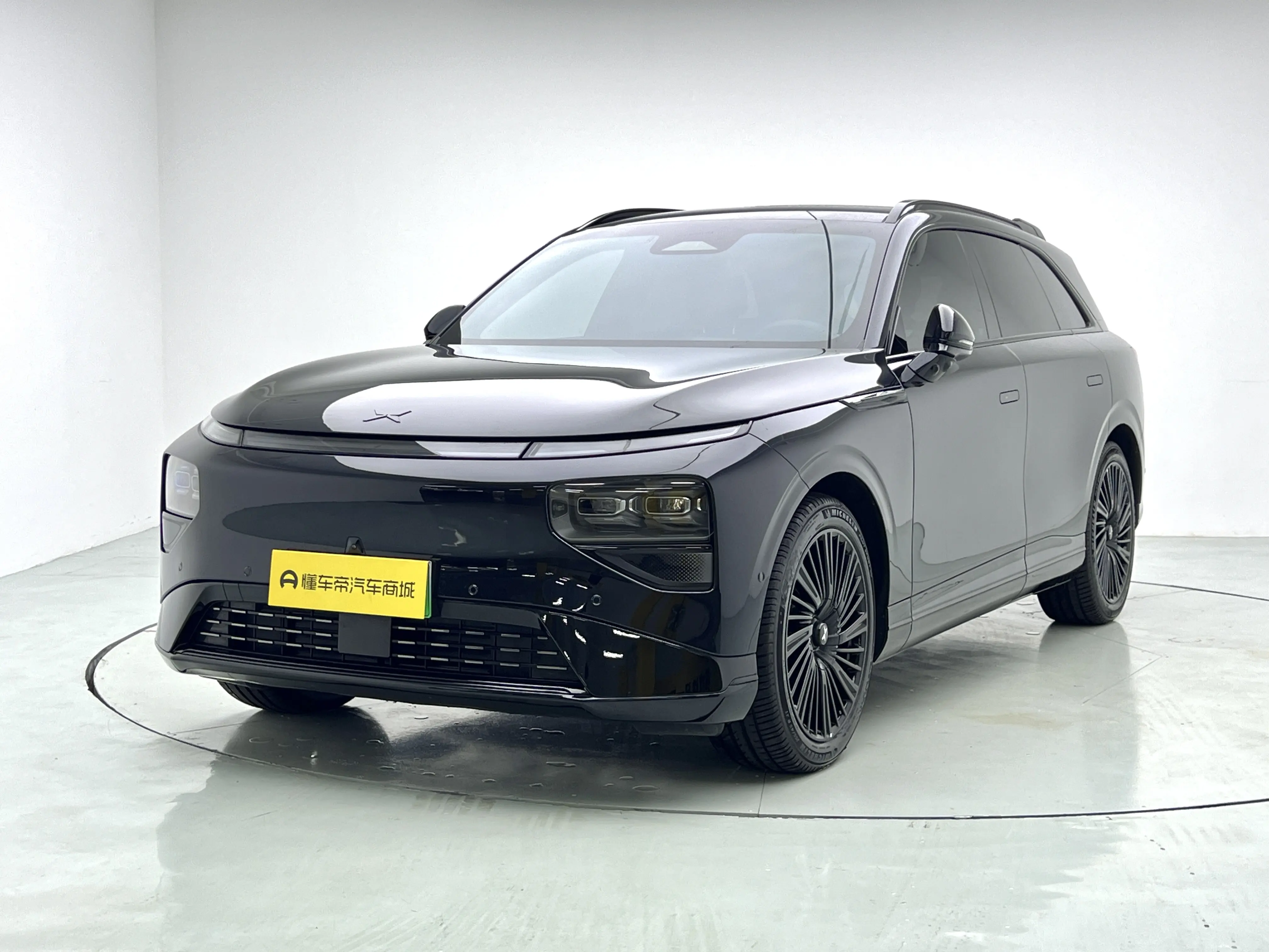 Xpeng G9  из Китая