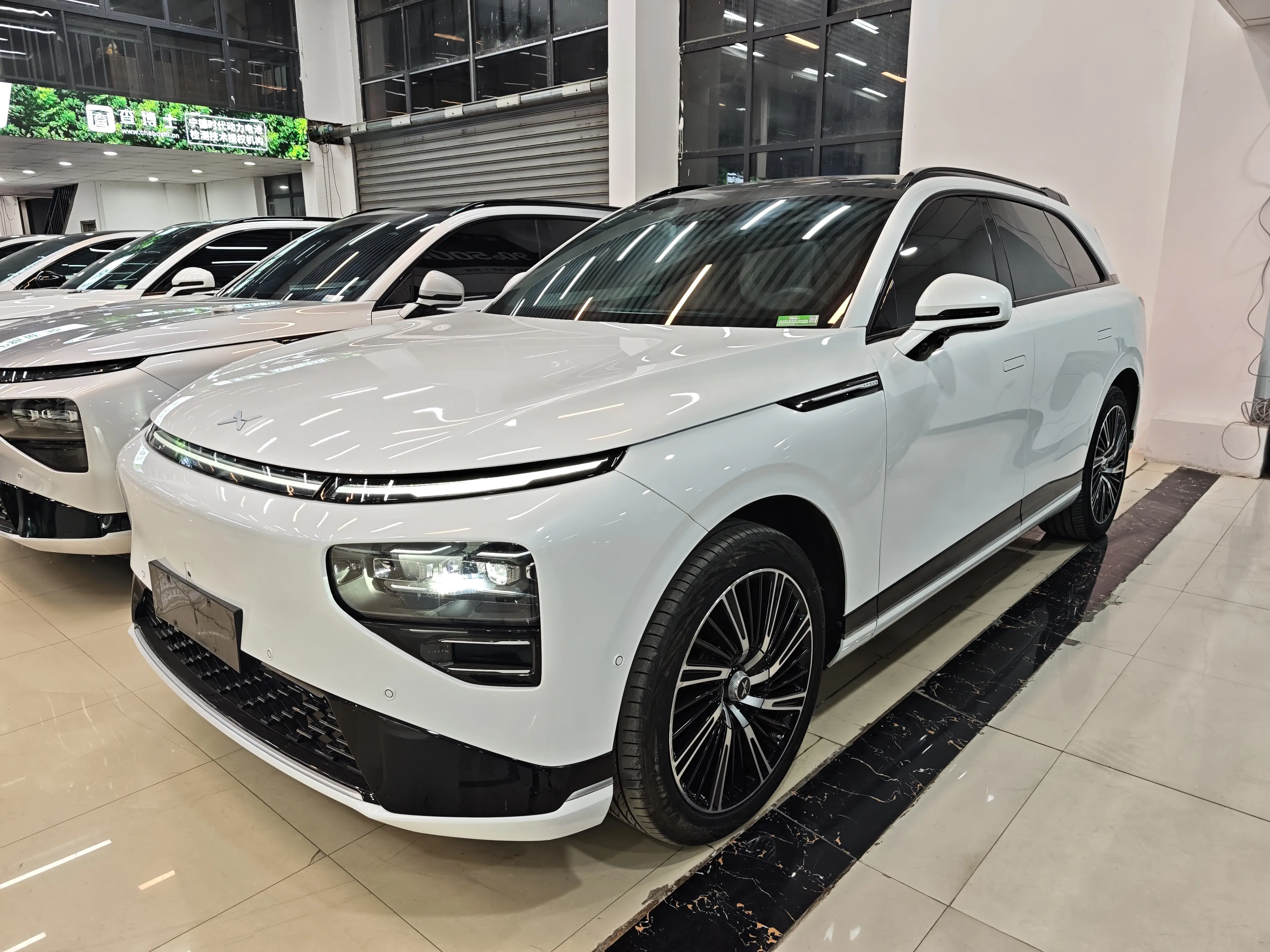 Xpeng G9  из Китая