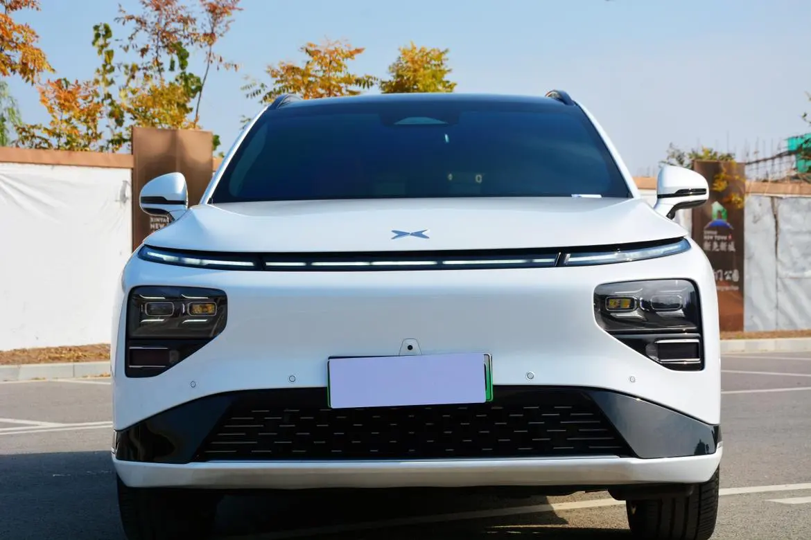 Xpeng G9  из Китая