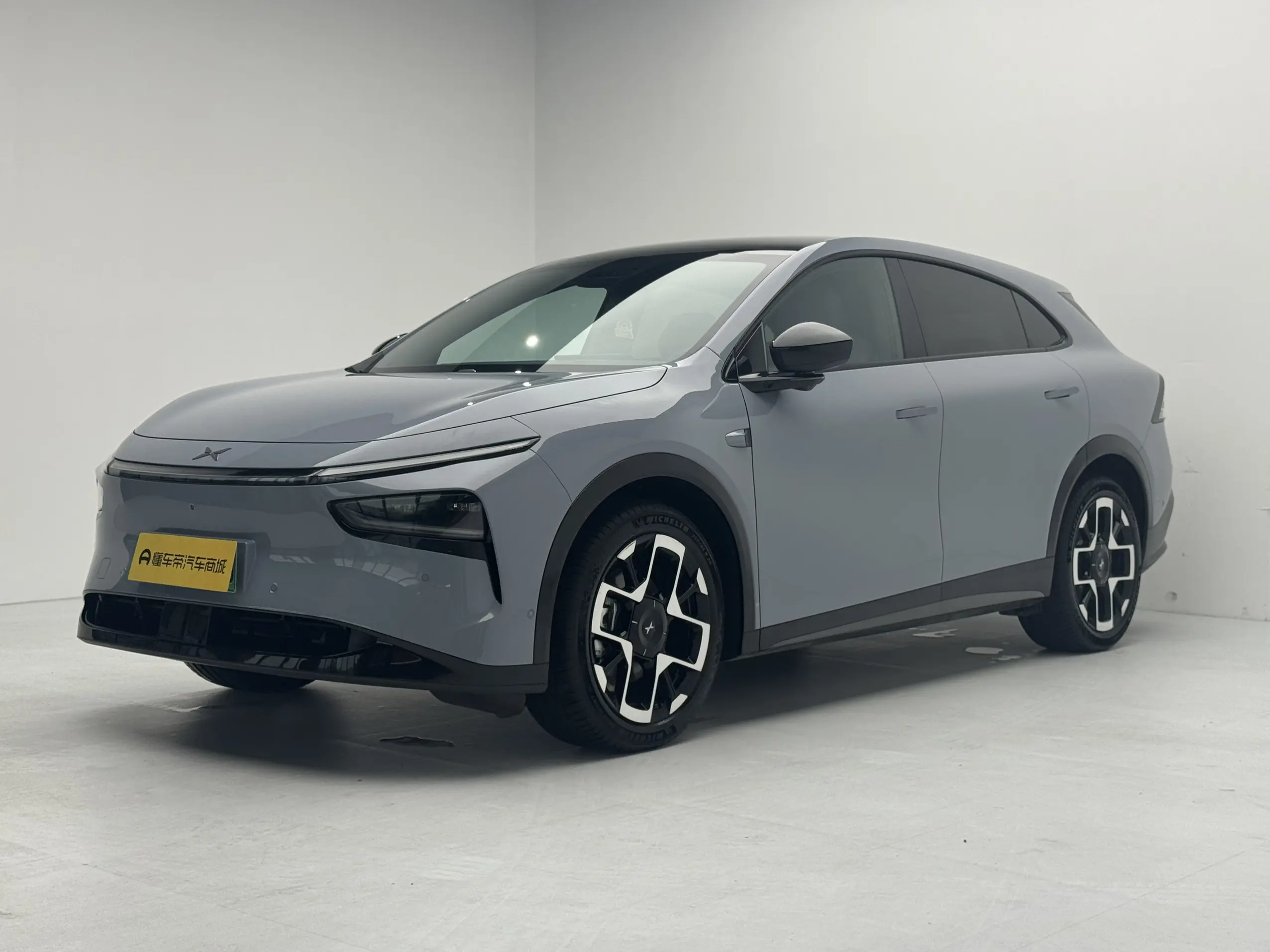 Xpeng G7  из Китая