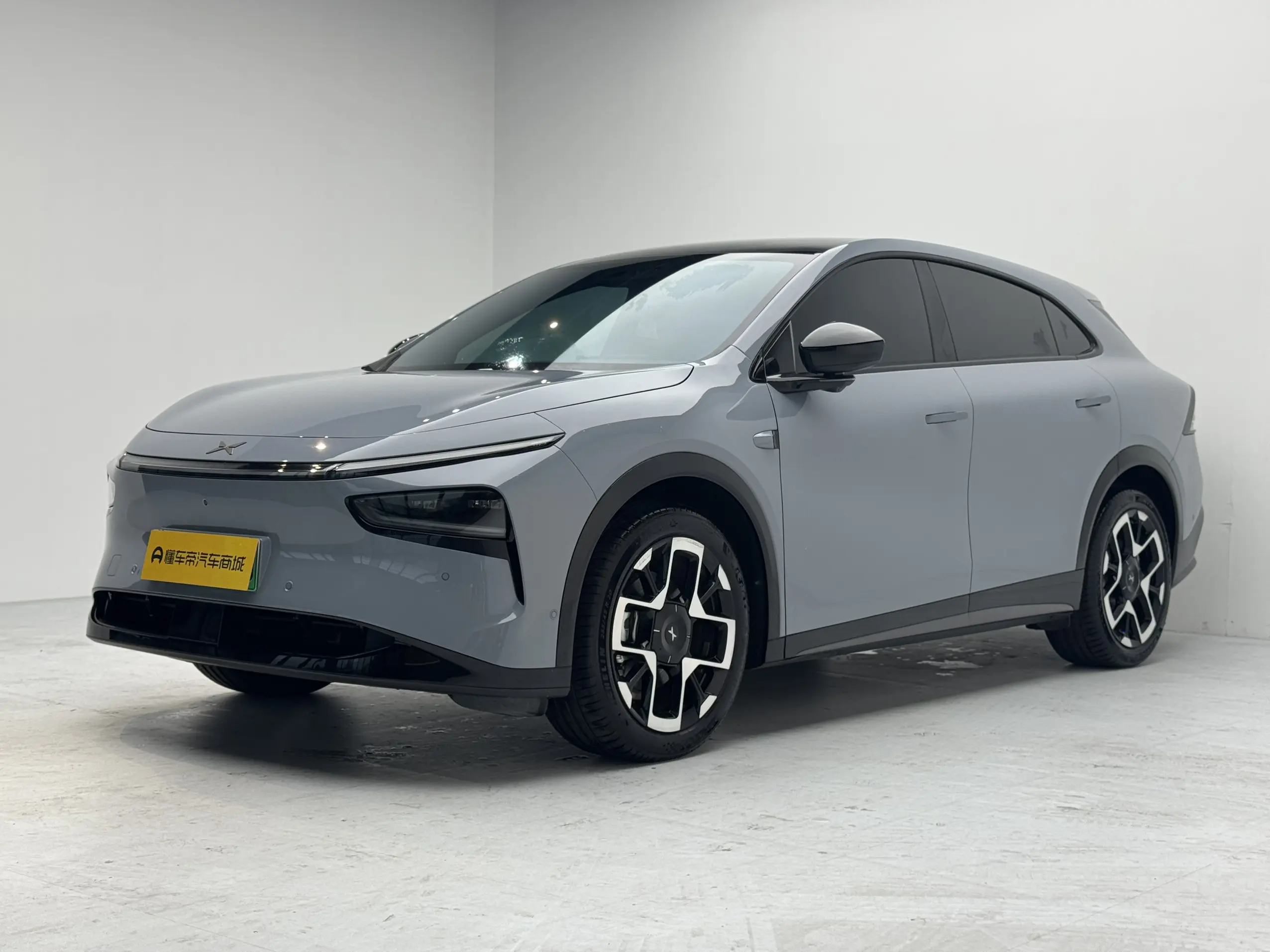 Xpeng G7  из Китая