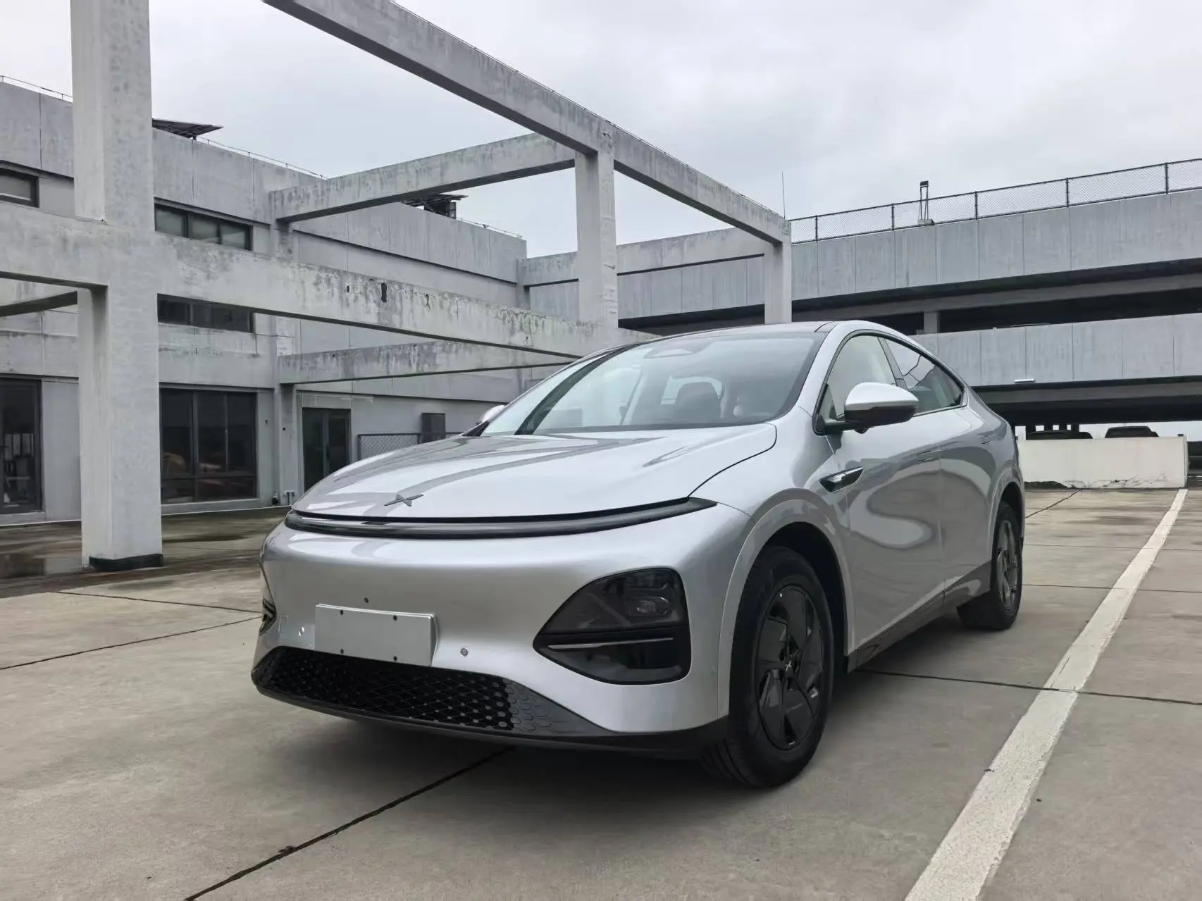 Xpeng G6  из Китая