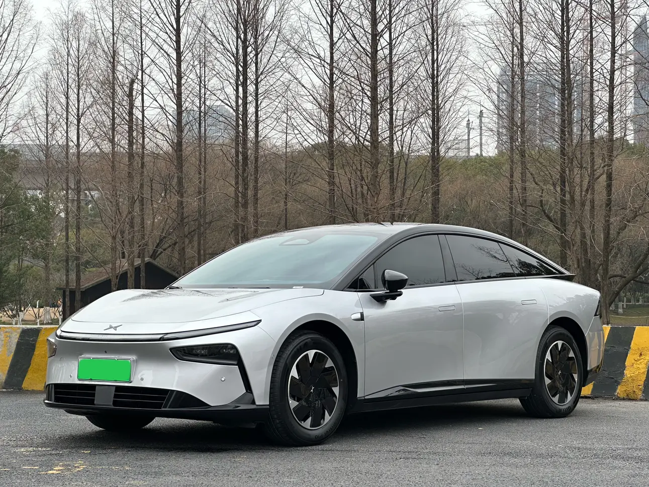 Xpeng P7+  из Китая