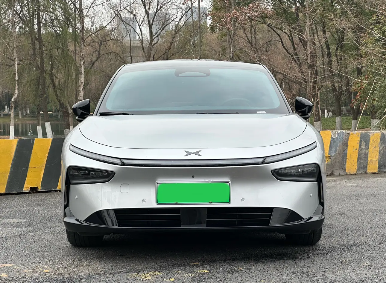 Xpeng P7+  из Китая