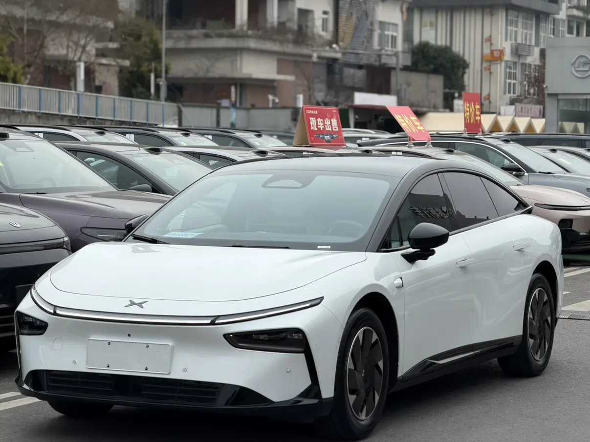 Xpeng P7+  из Китая