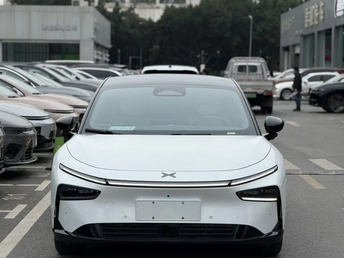 Xpeng P7+  из Китая