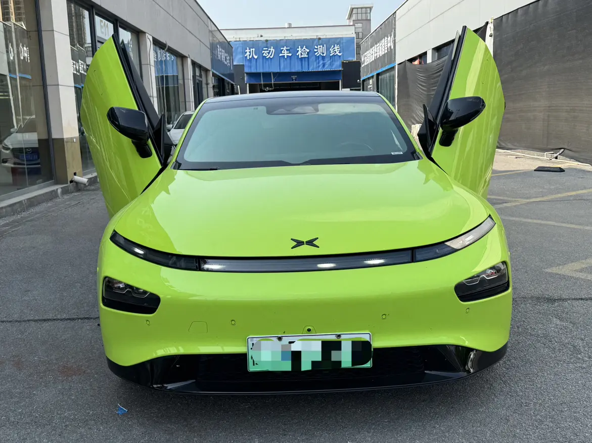 Xpeng P7  из Китая