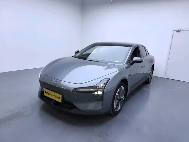 Xpeng Xiaopeng MONA M03  из Китая