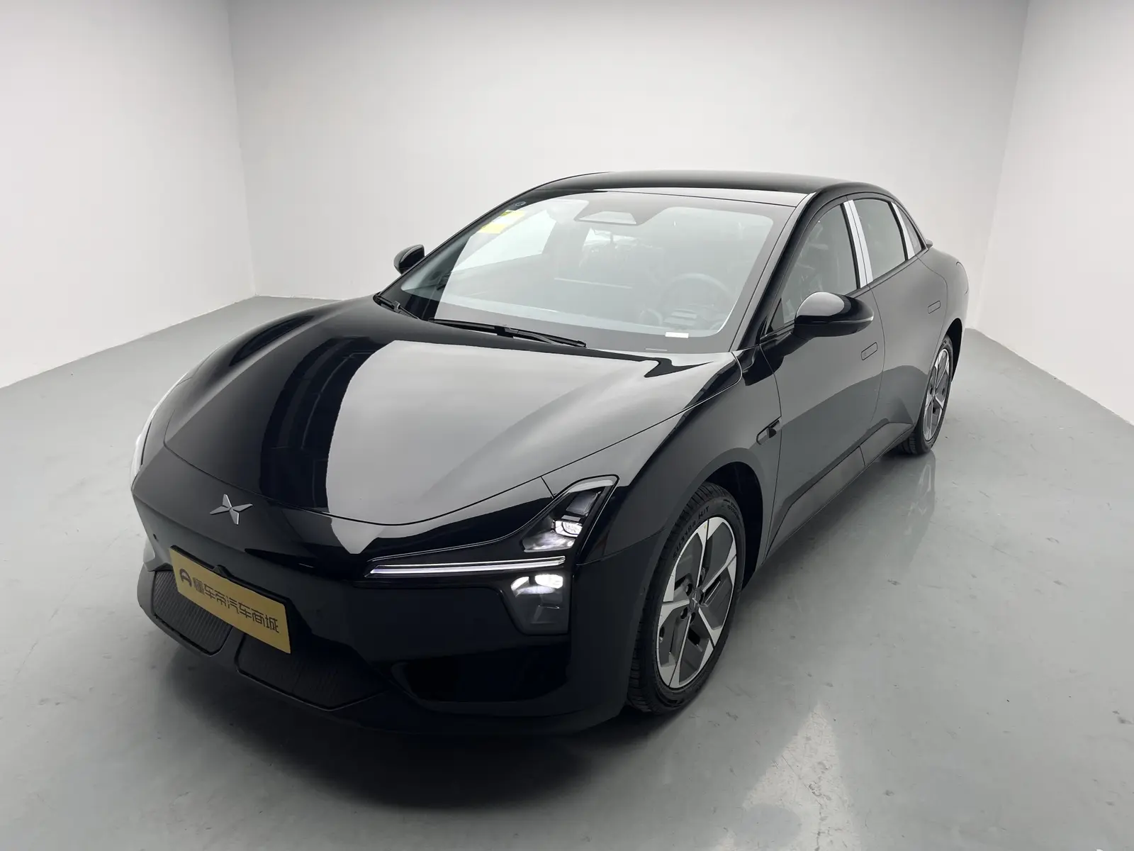 Xpeng Xiaopeng MONA M03  из Китая