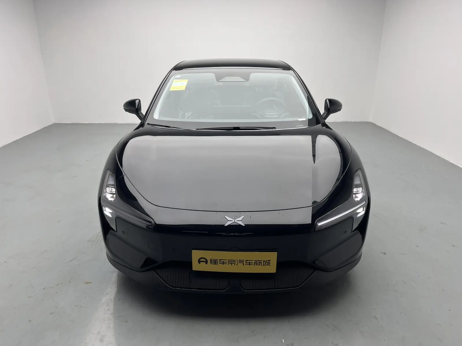 Xpeng Xiaopeng MONA M03  из Китая