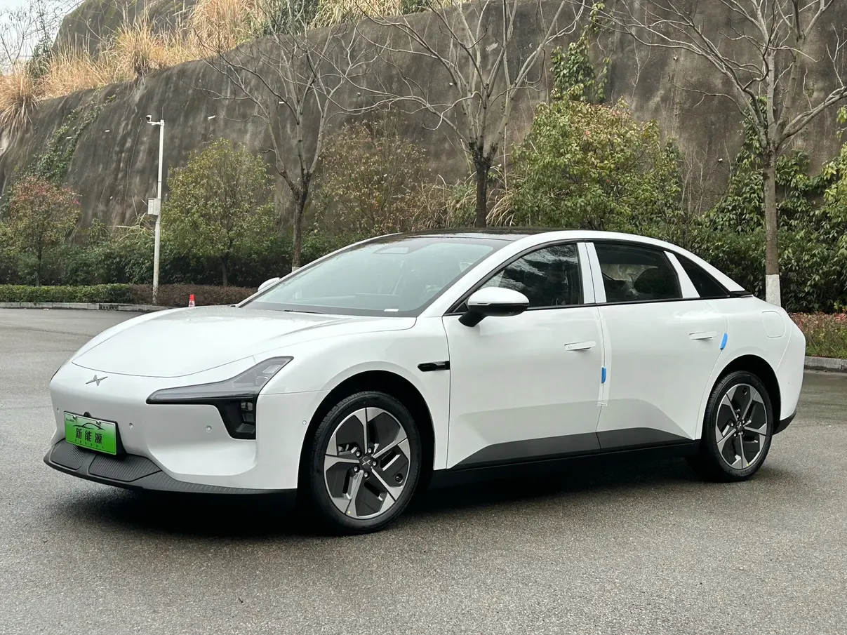 Xpeng Xiaopeng MONA M03  из Китая