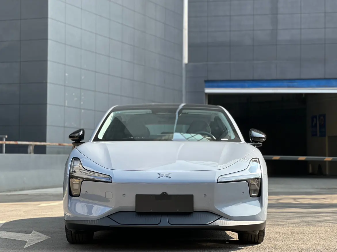 Xpeng Xiaopeng MONA M03  из Китая