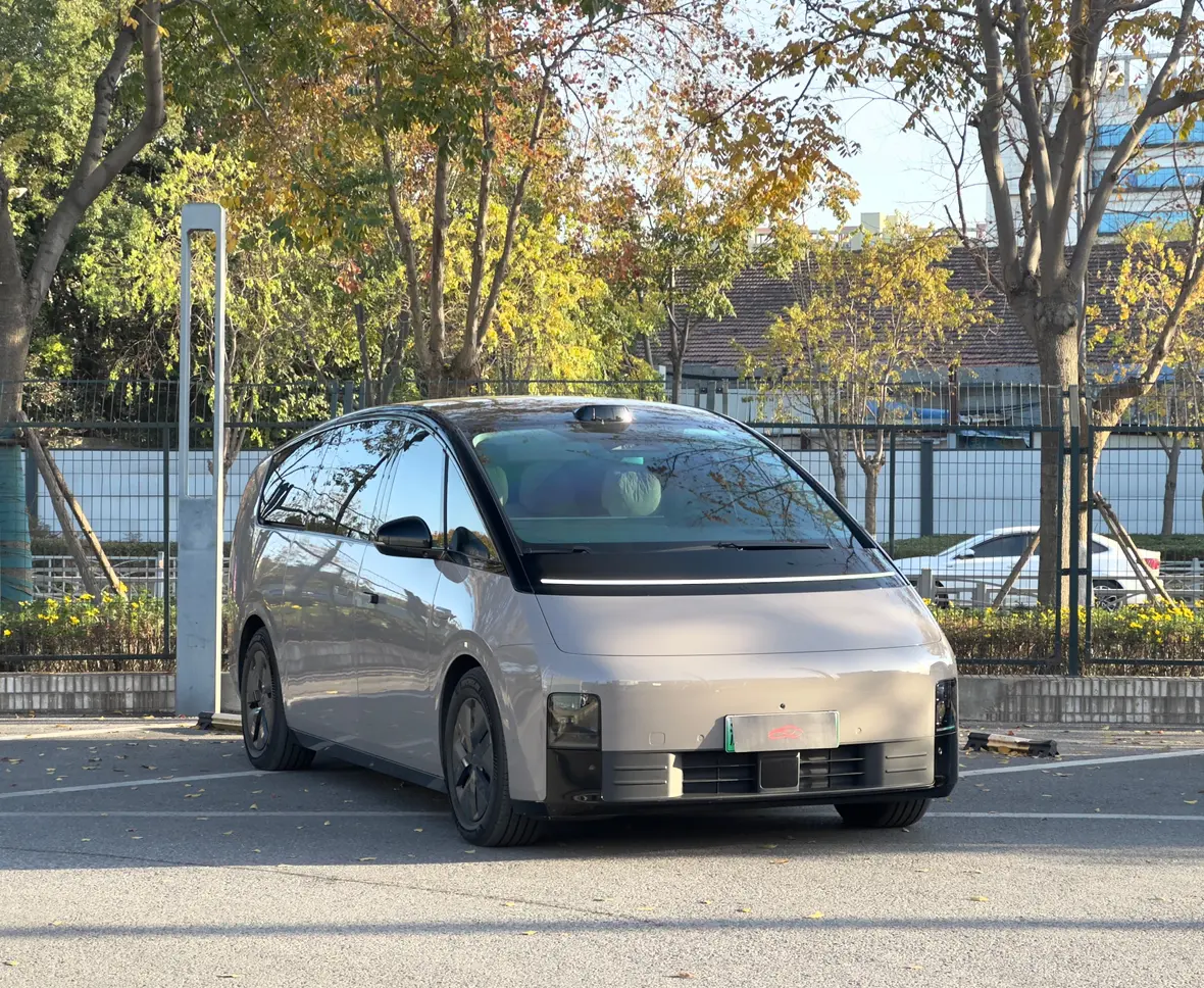 Li MEGA (Ideal MEGA)  из Китая