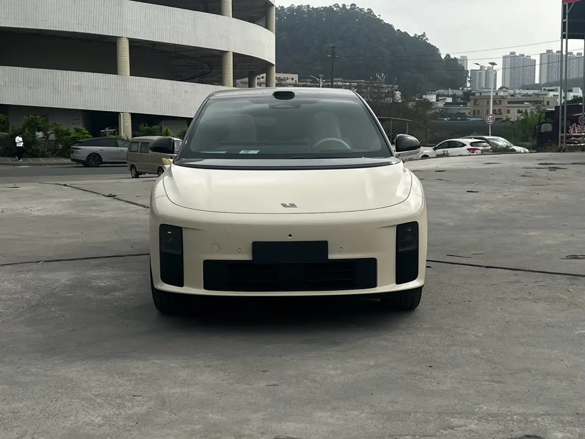 Li Ideal i6  из Китая