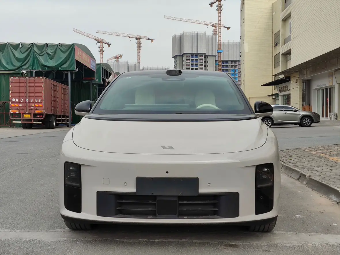 Li Ideal i6  из Китая