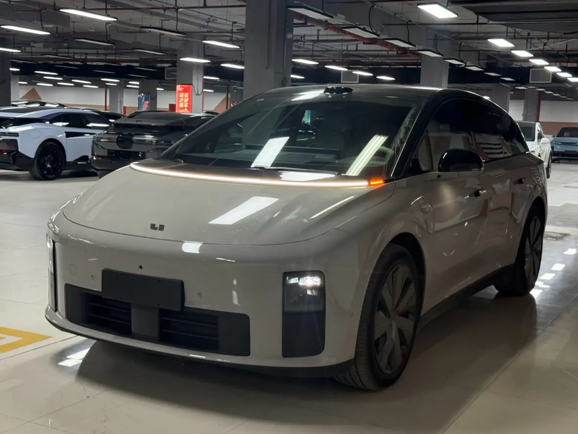 Li Ideal i6  из Китая