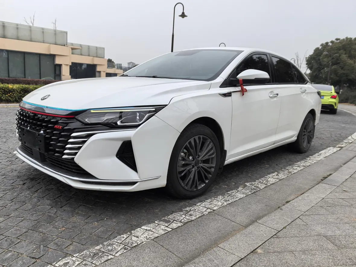 Dongfeng Yixuan MAX  из Китая