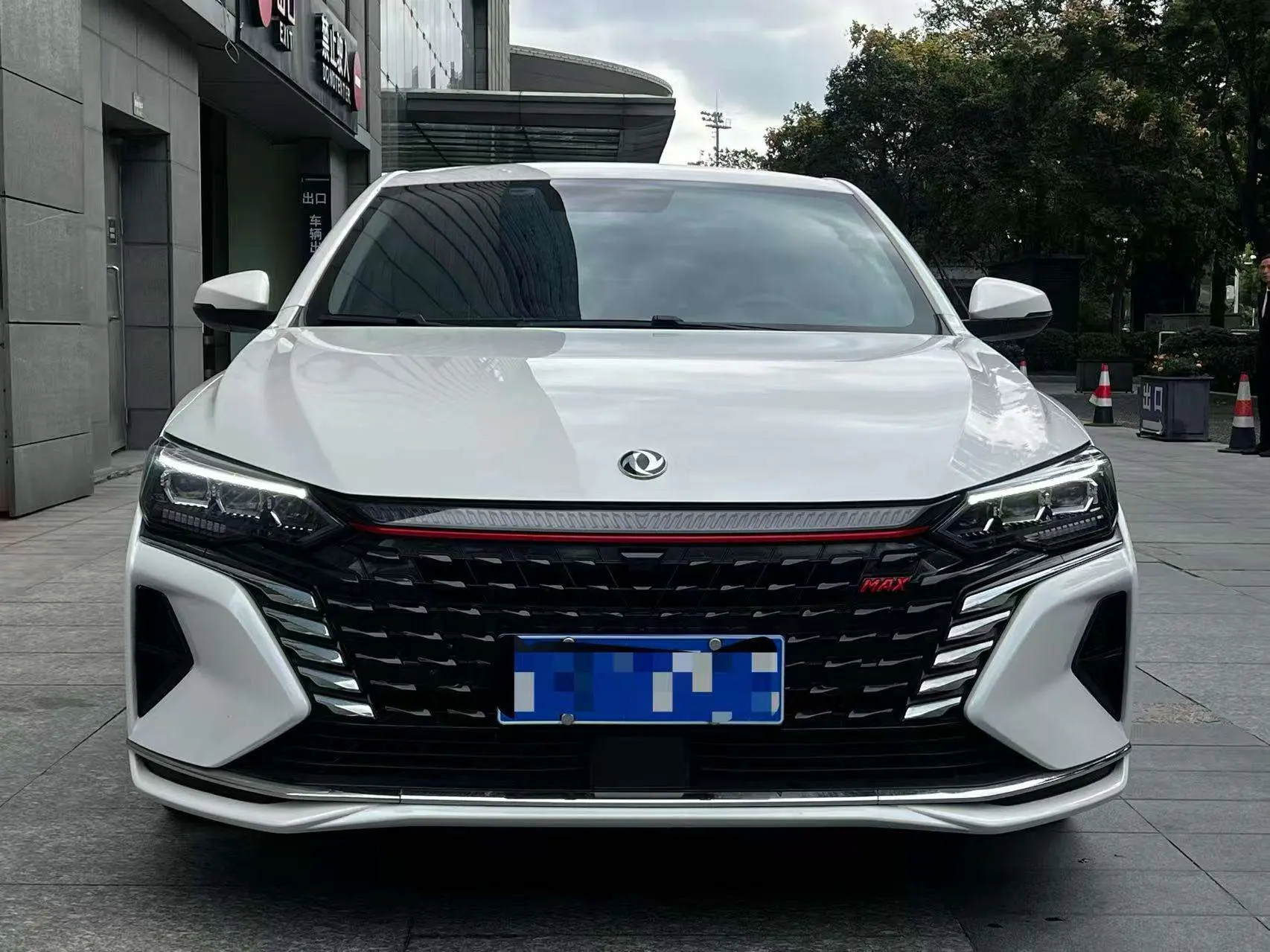 Dongfeng Yixuan MAX  из Китая