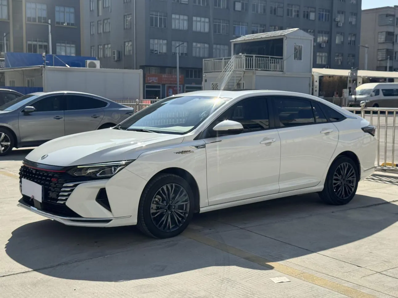 Dongfeng Yixuan MAX  из Китая