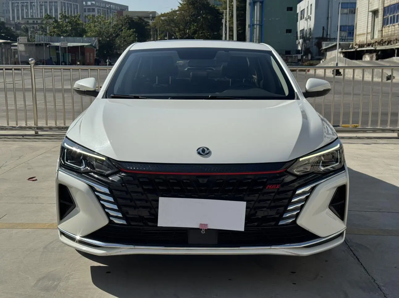 Dongfeng Yixuan MAX  из Китая