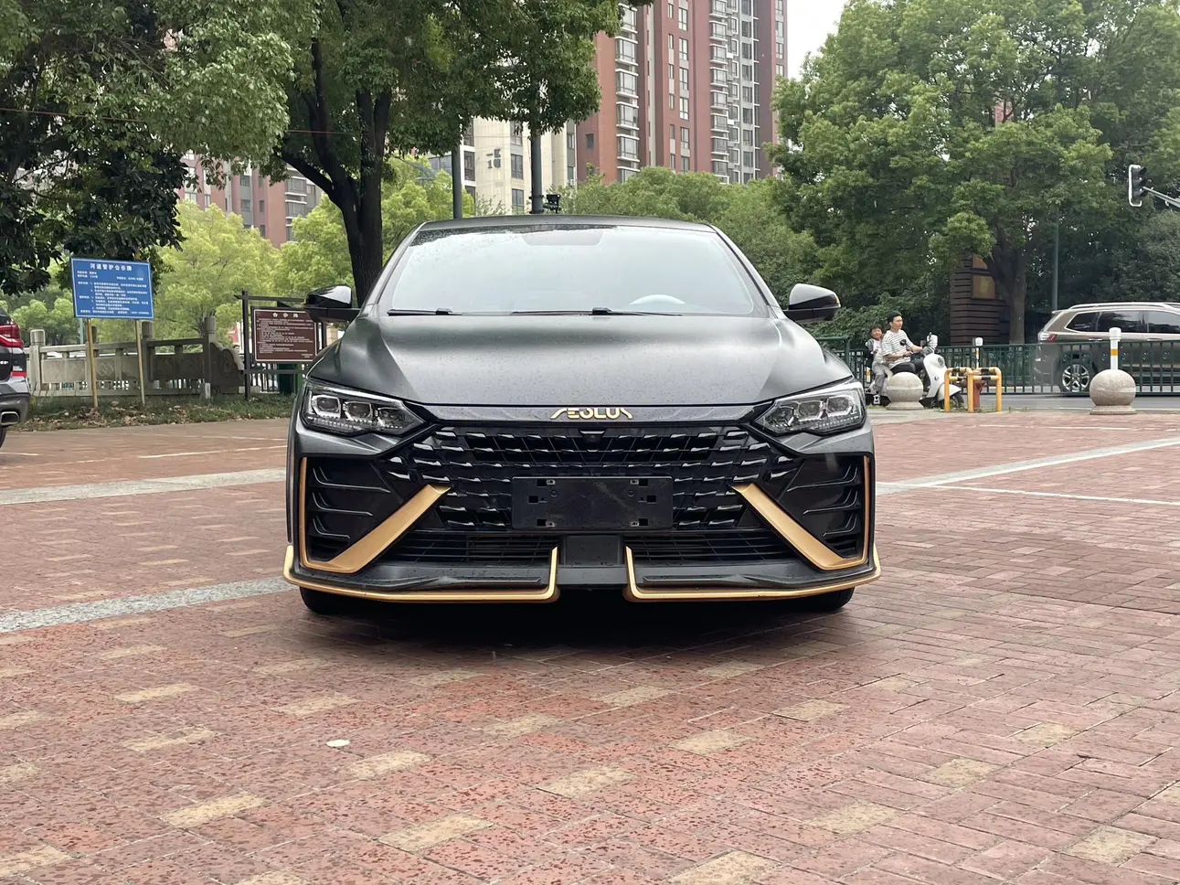 Dongfeng Yixuan MAX  из Китая