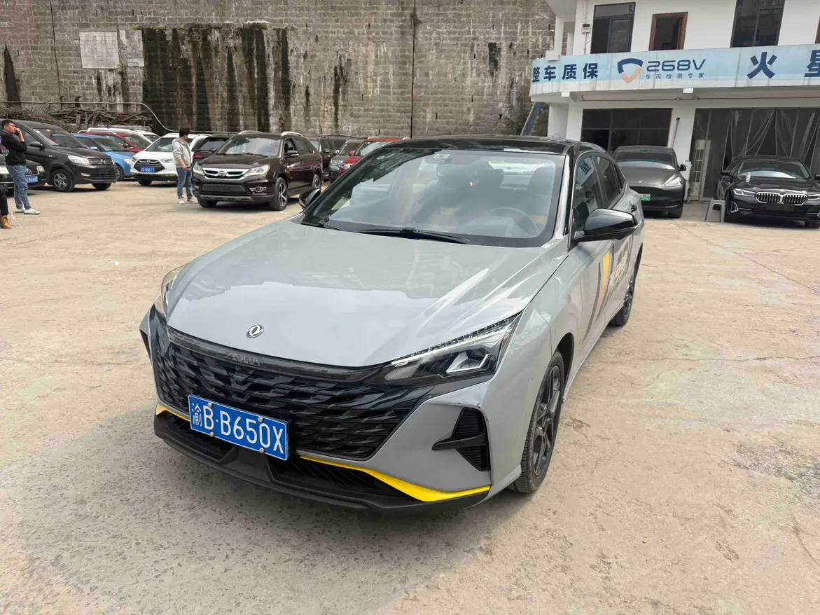 Dongfeng Yixuan MAX  из Китая