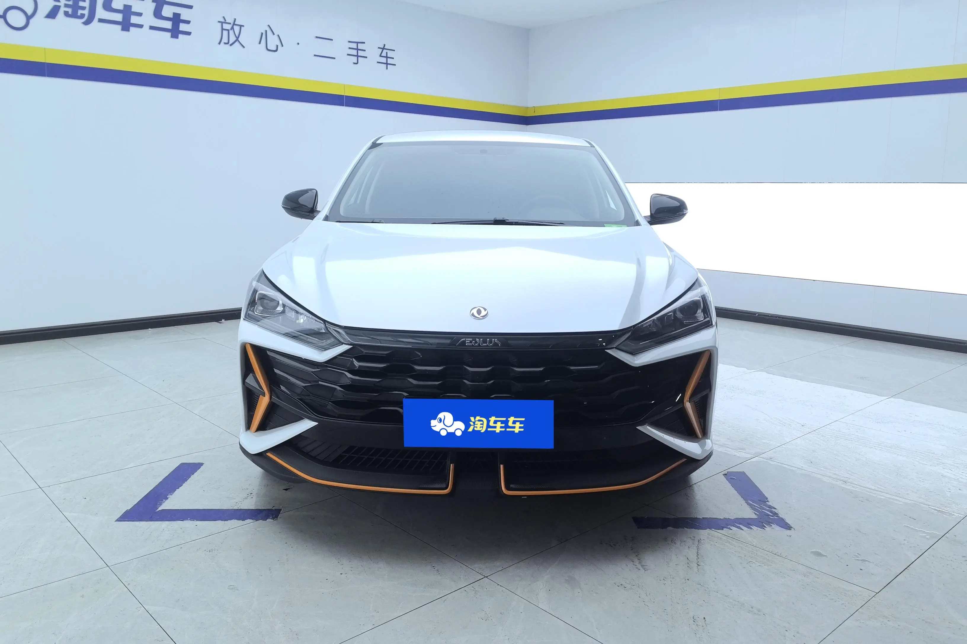 Dongfeng Yixuan  из Китая