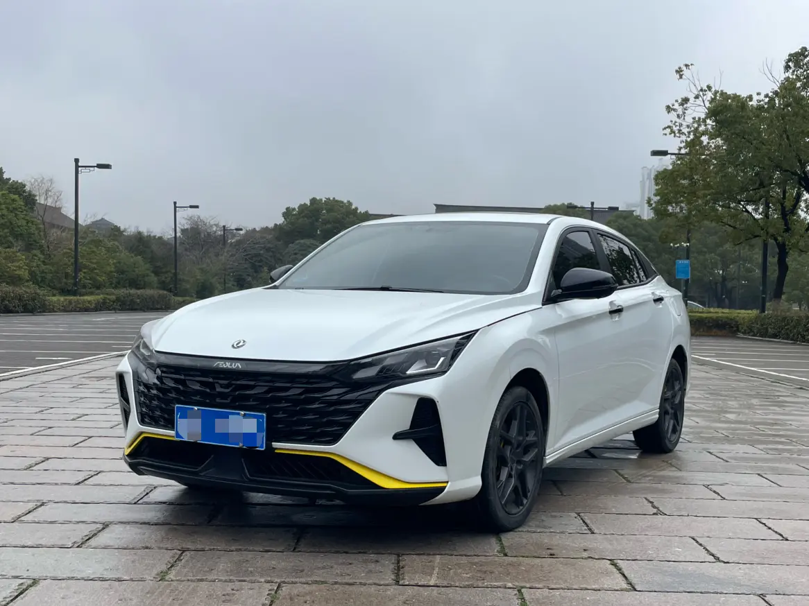 Dongfeng Yixuan  из Китая