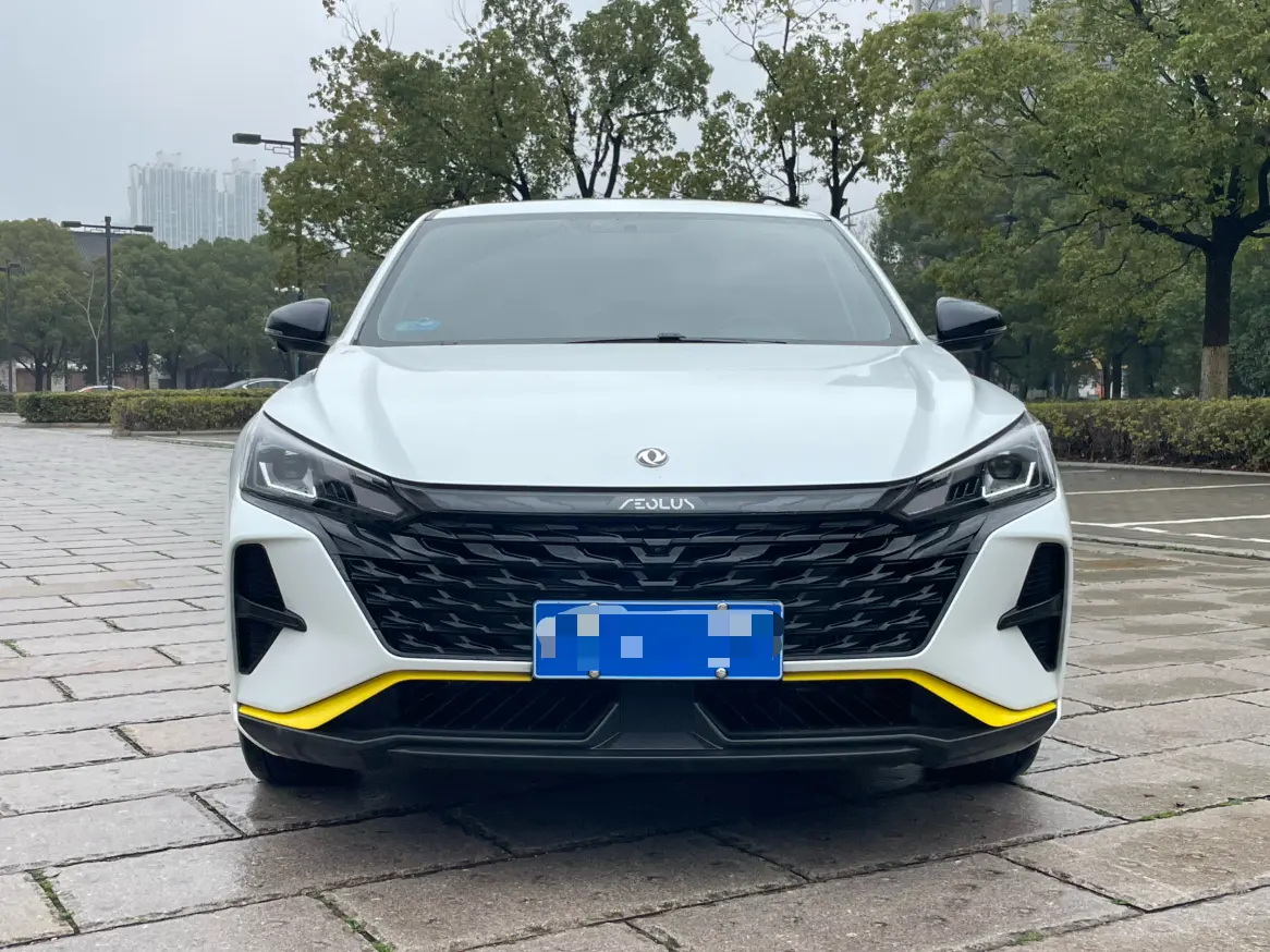 Dongfeng Yixuan  из Китая