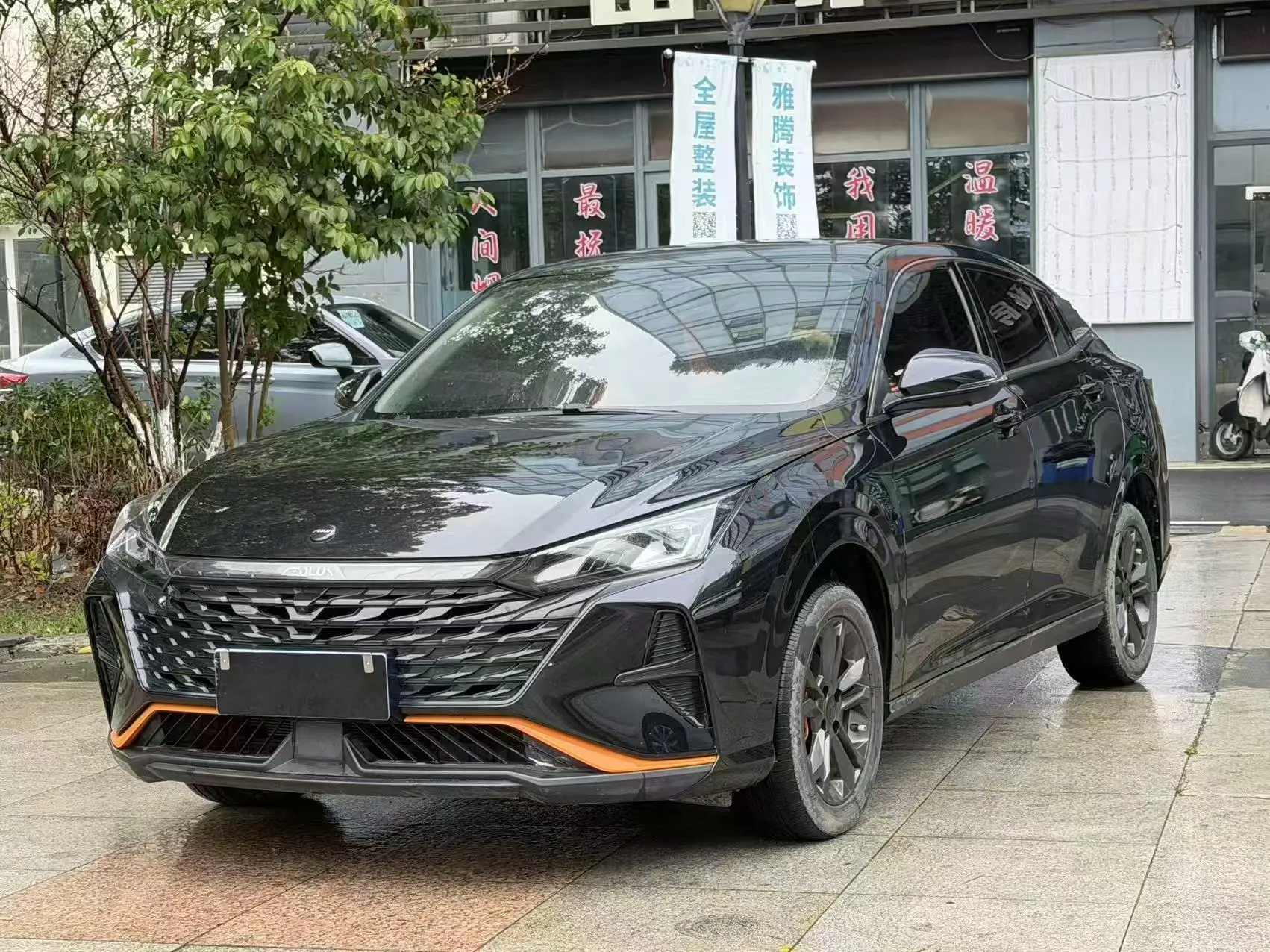 Dongfeng Yixuan  из Китая