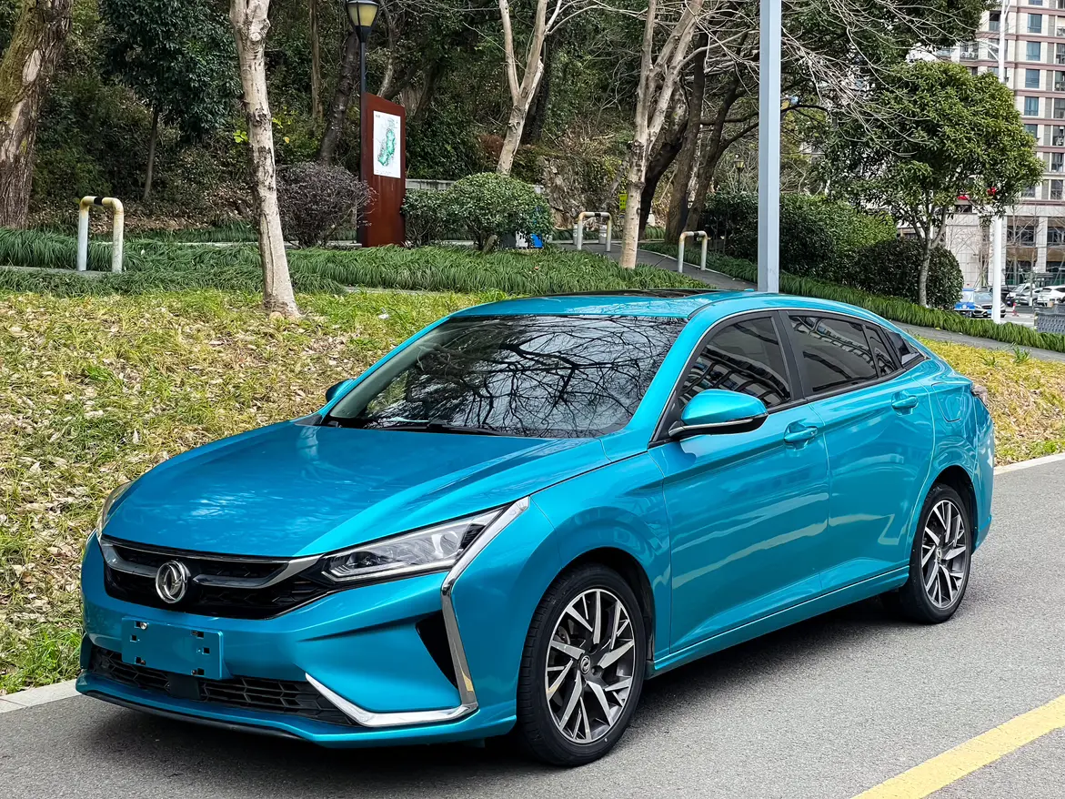 Dongfeng Yixuan  из Китая