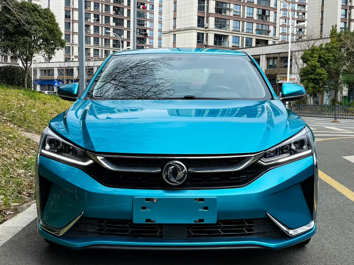 Dongfeng Yixuan  из Китая