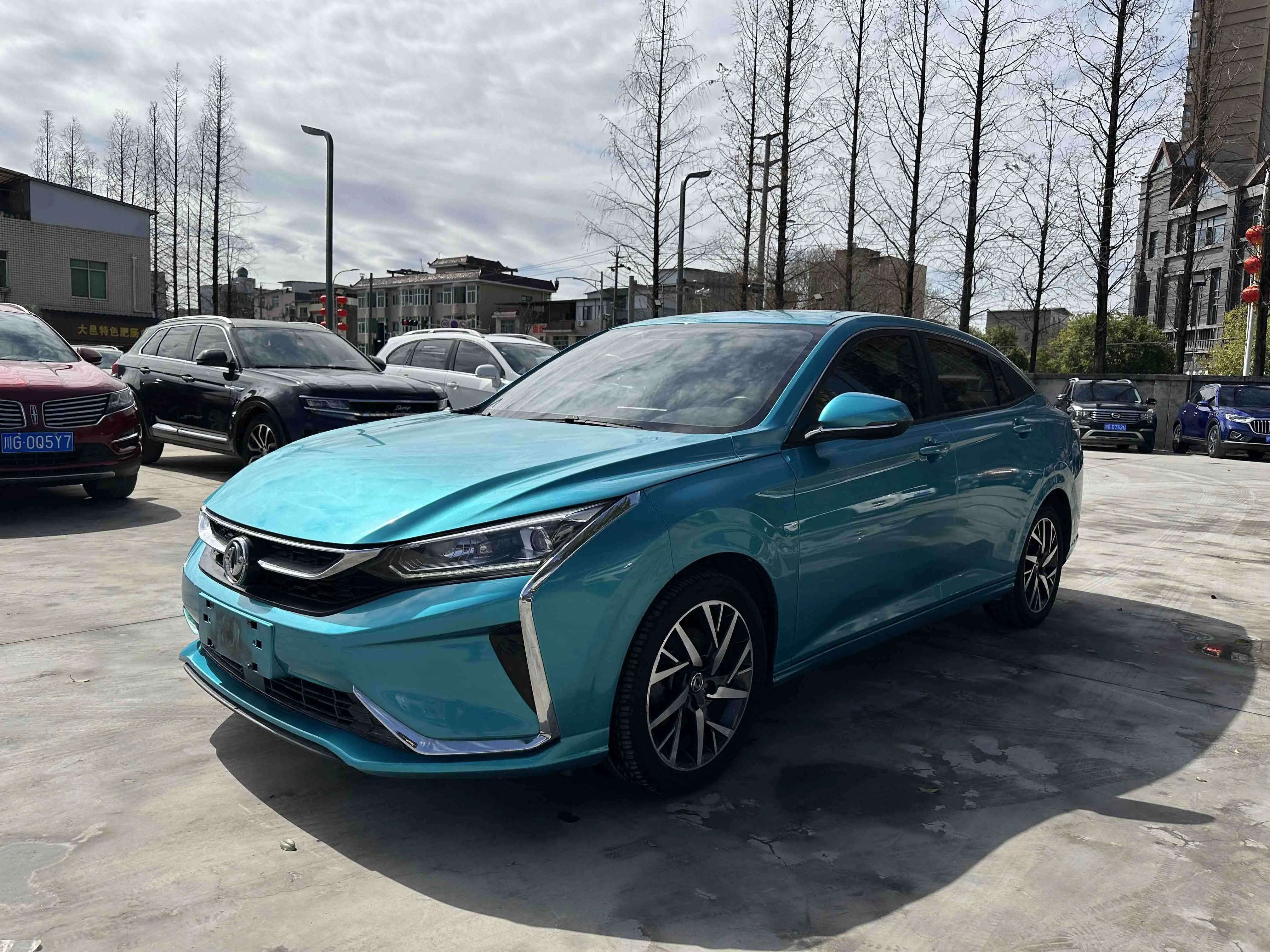 Dongfeng Yixuan  из Китая