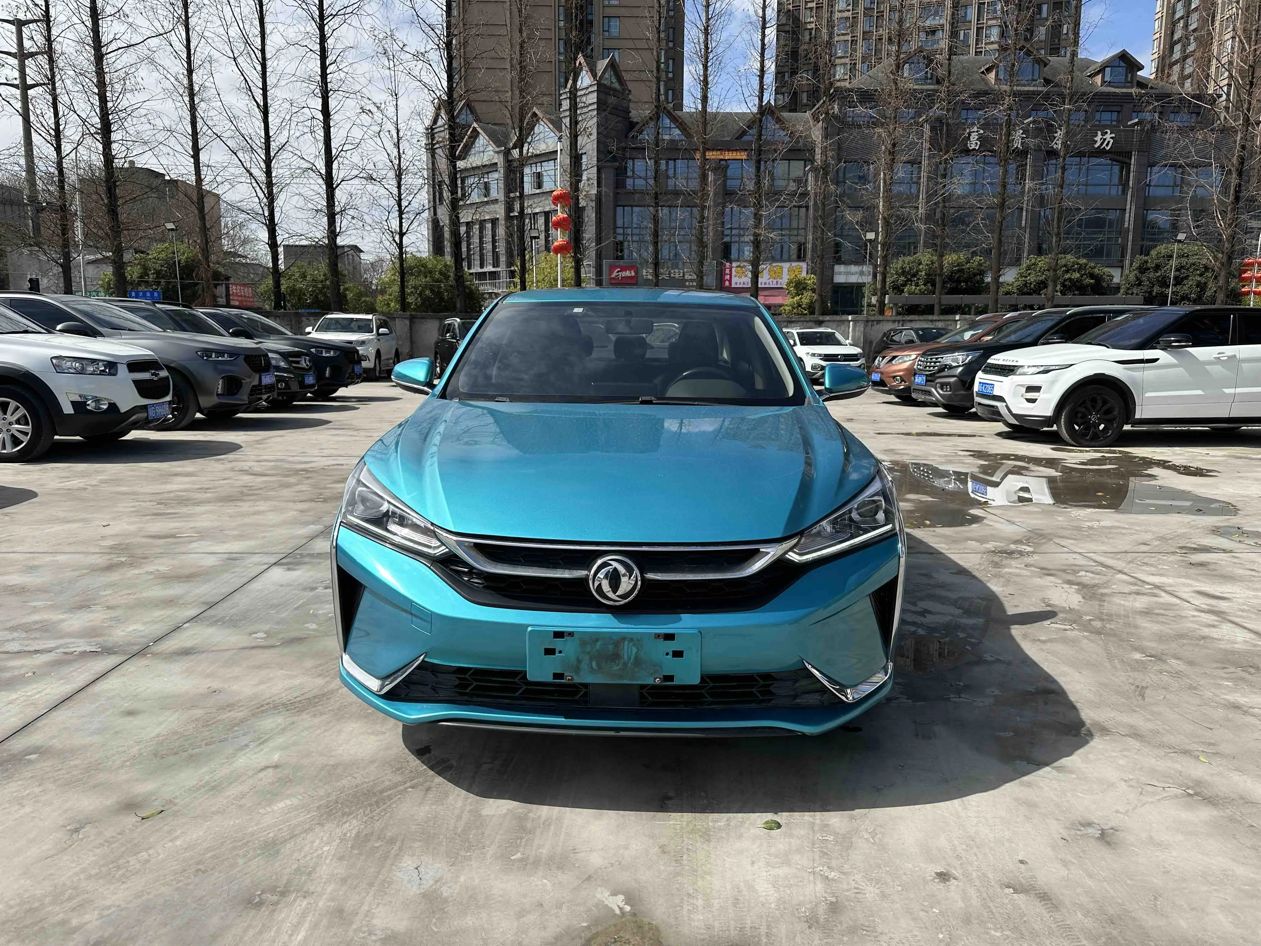 Dongfeng Yixuan  из Китая