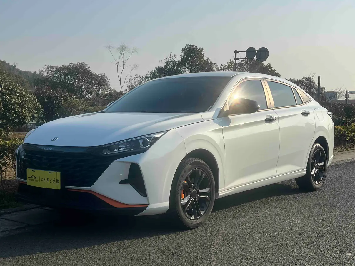 Dongfeng Yixuan  из Китая