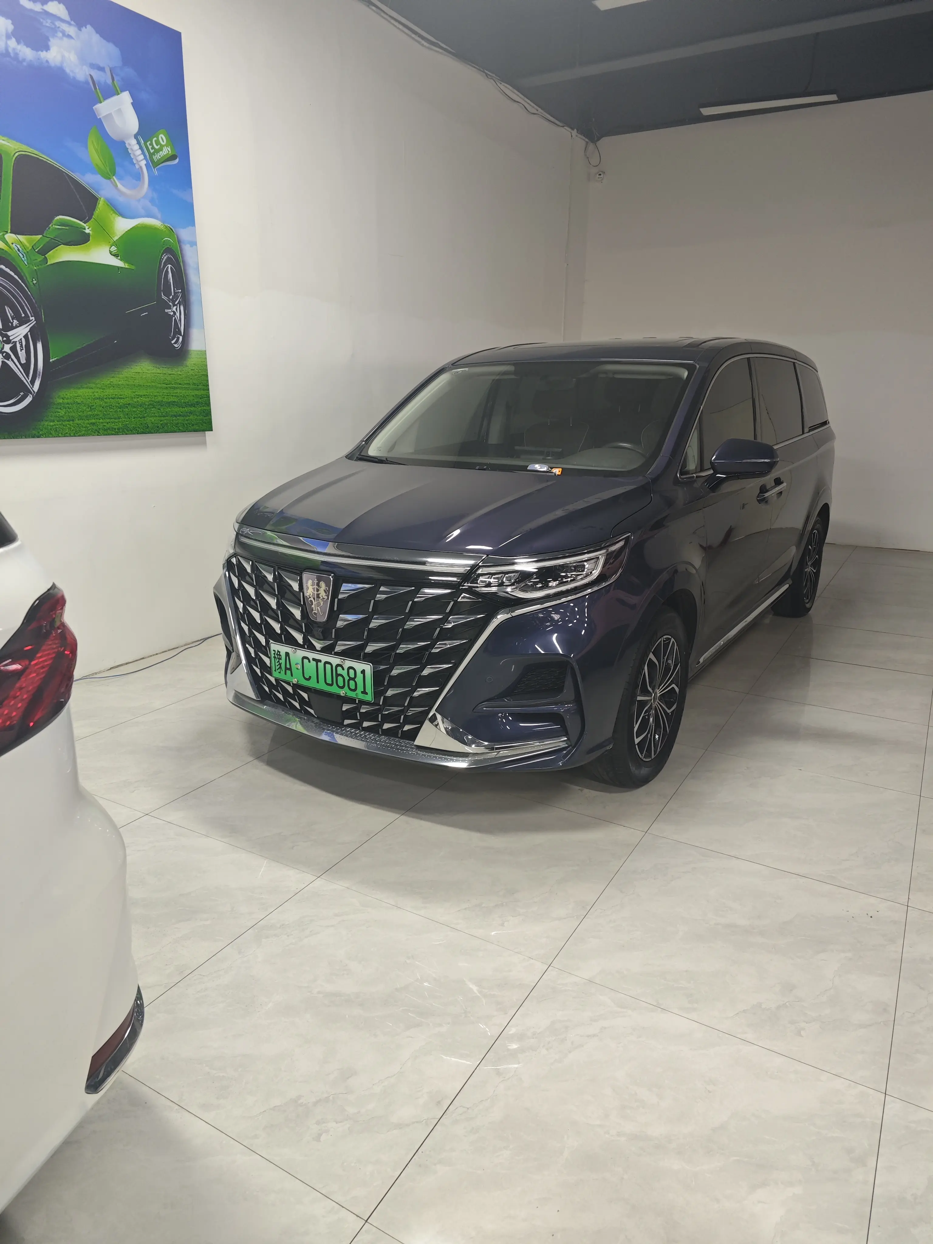 Roewe iMAX8 EV  из Китая