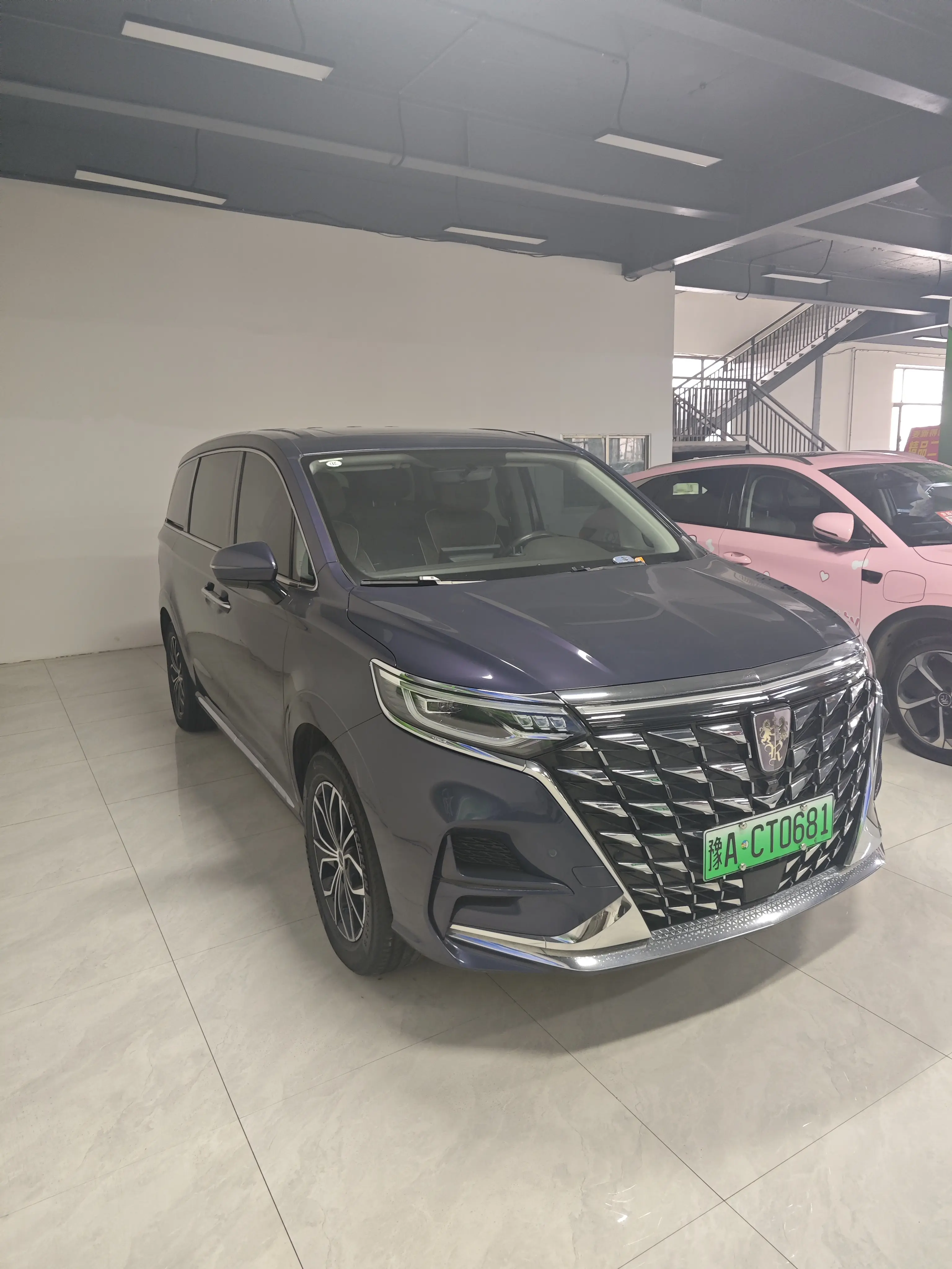 Roewe iMAX8 EV  из Китая