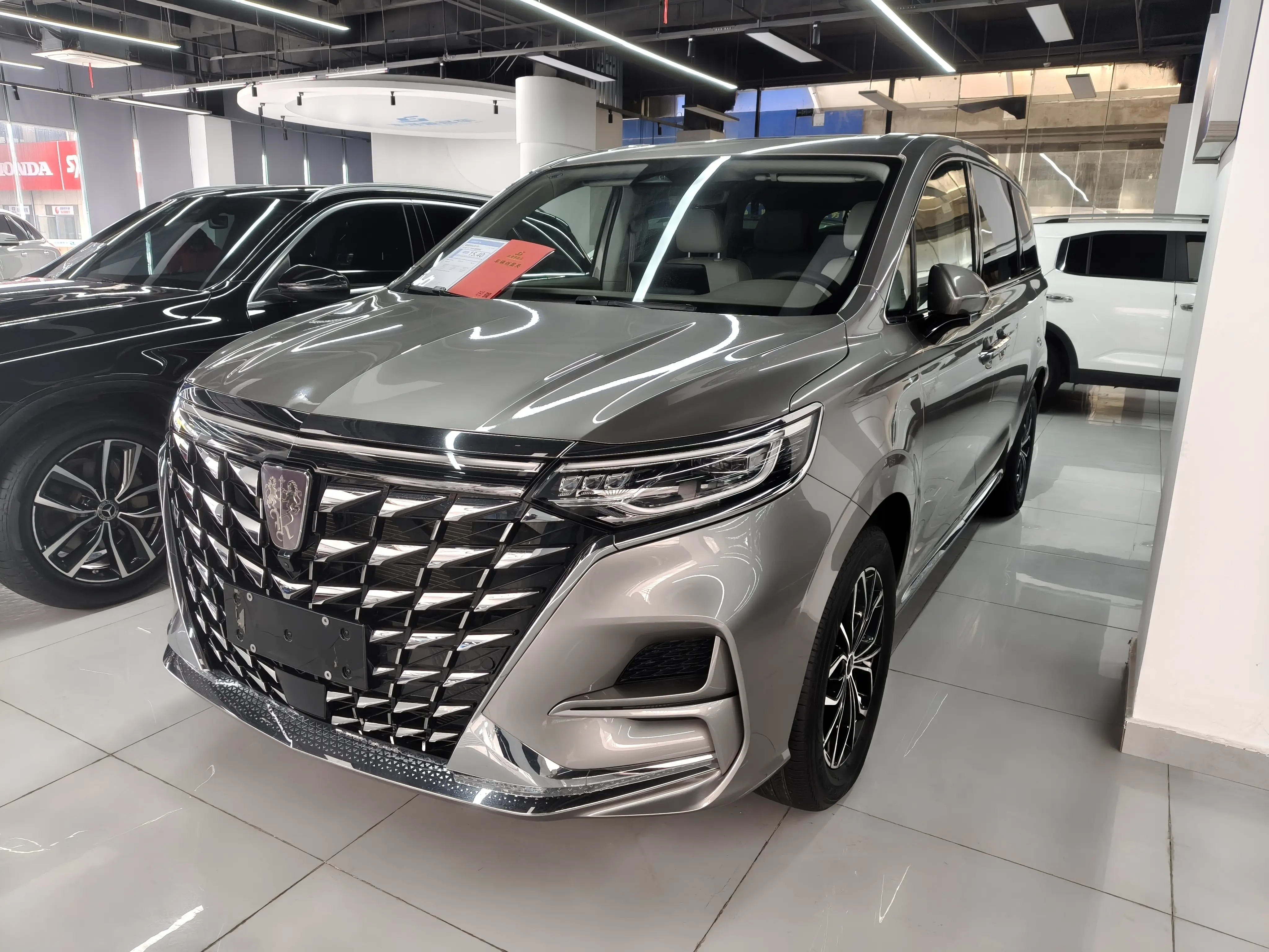 Roewe iMAX8 DMH  из Китая