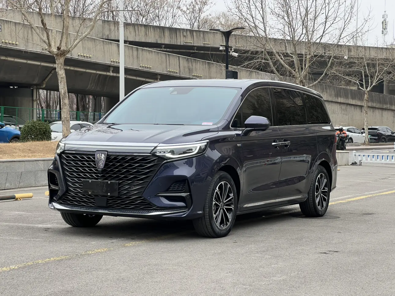 Roewe iMAX8  из Китая