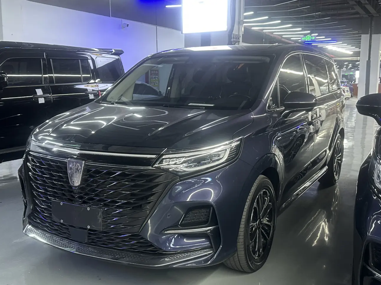 Roewe iMAX8  из Китая