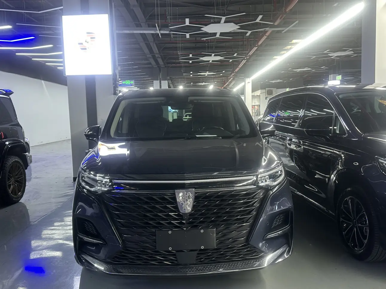 Roewe iMAX8  из Китая