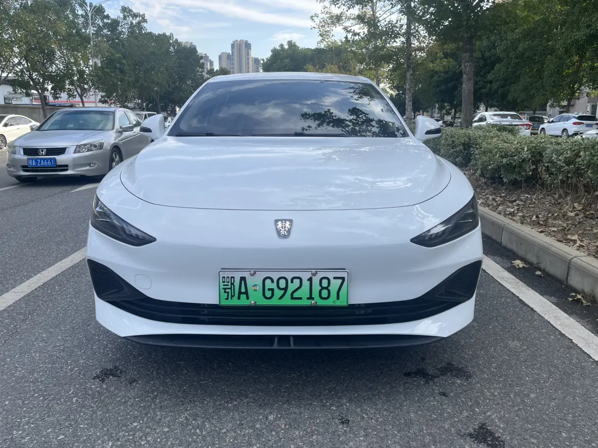 Roewe D7 DMH  из Китая