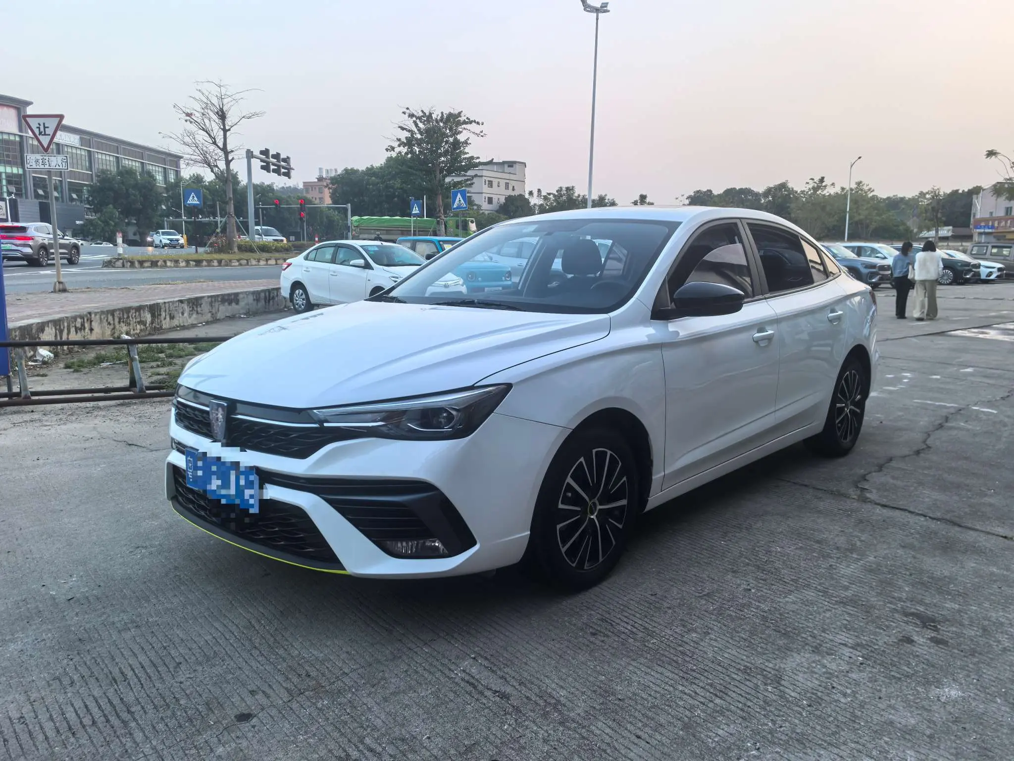 Roewe i5  из Китая