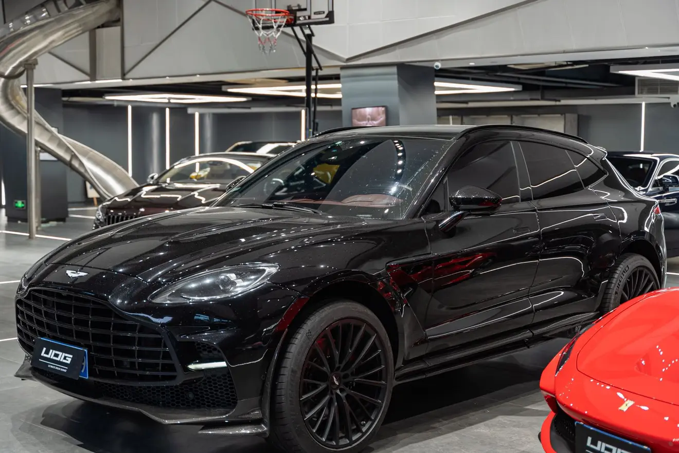 Aston Martin DBX