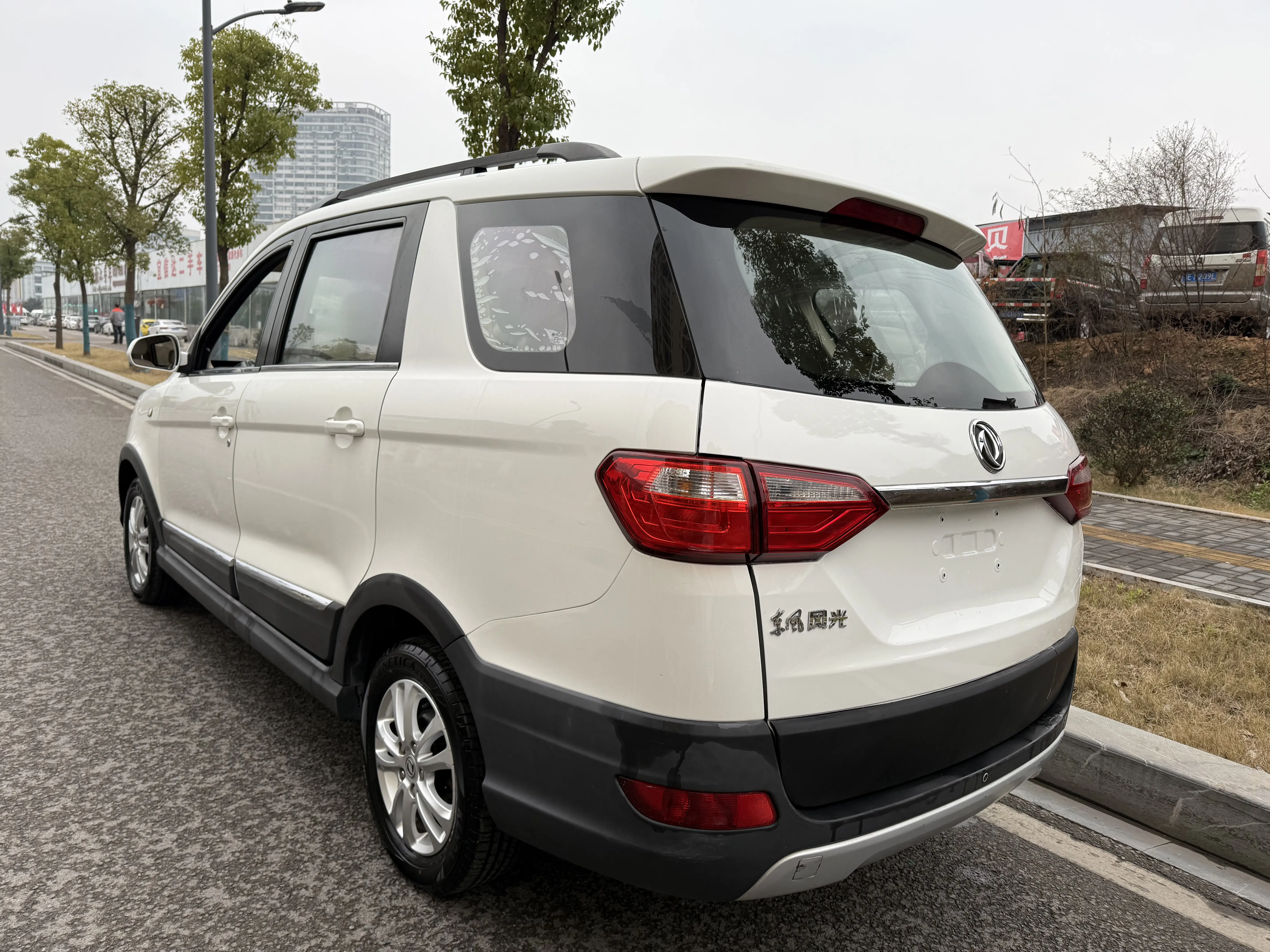 Dongfeng Fengon 370  из Китая