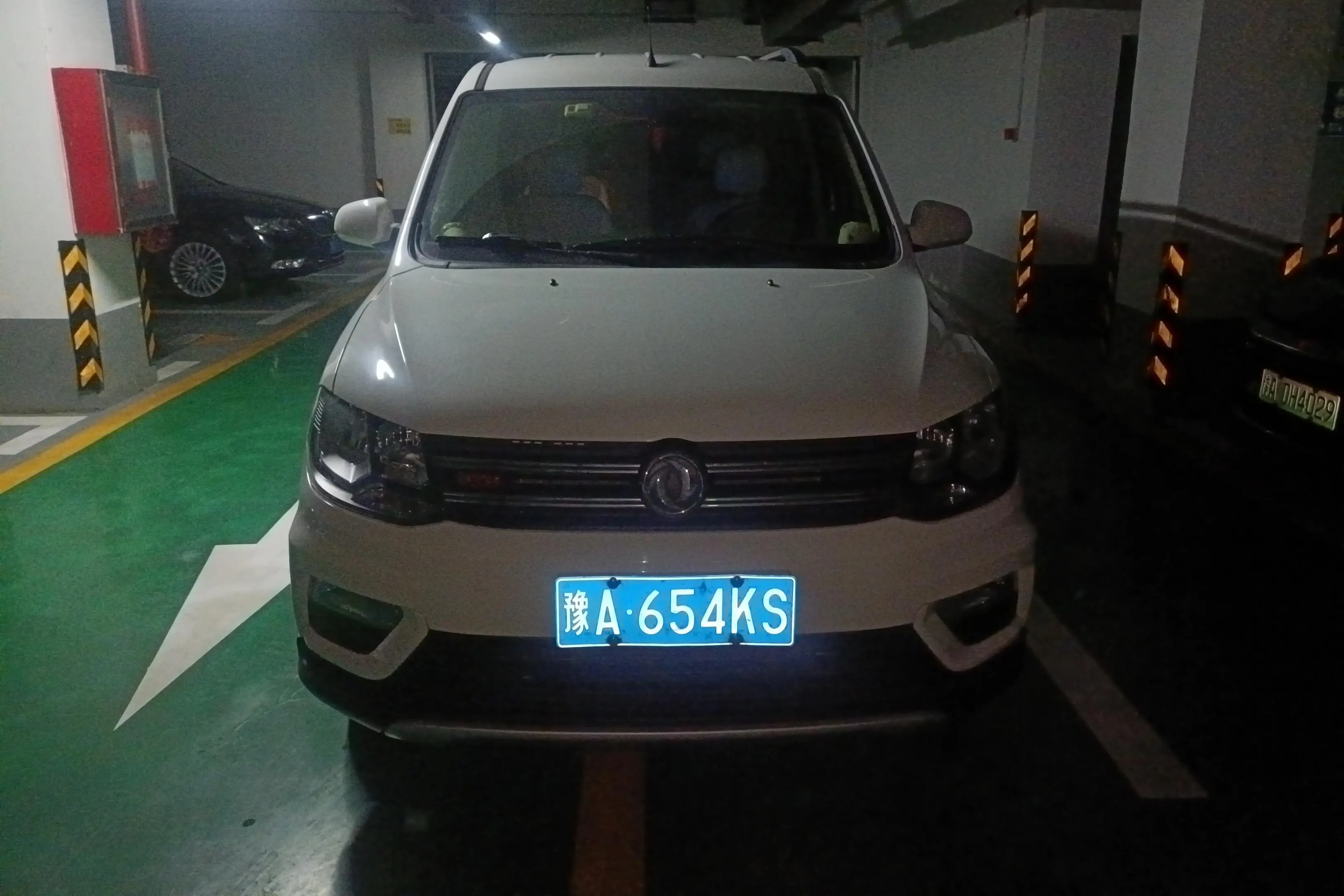 Dongfeng Fengon 370  из Китая