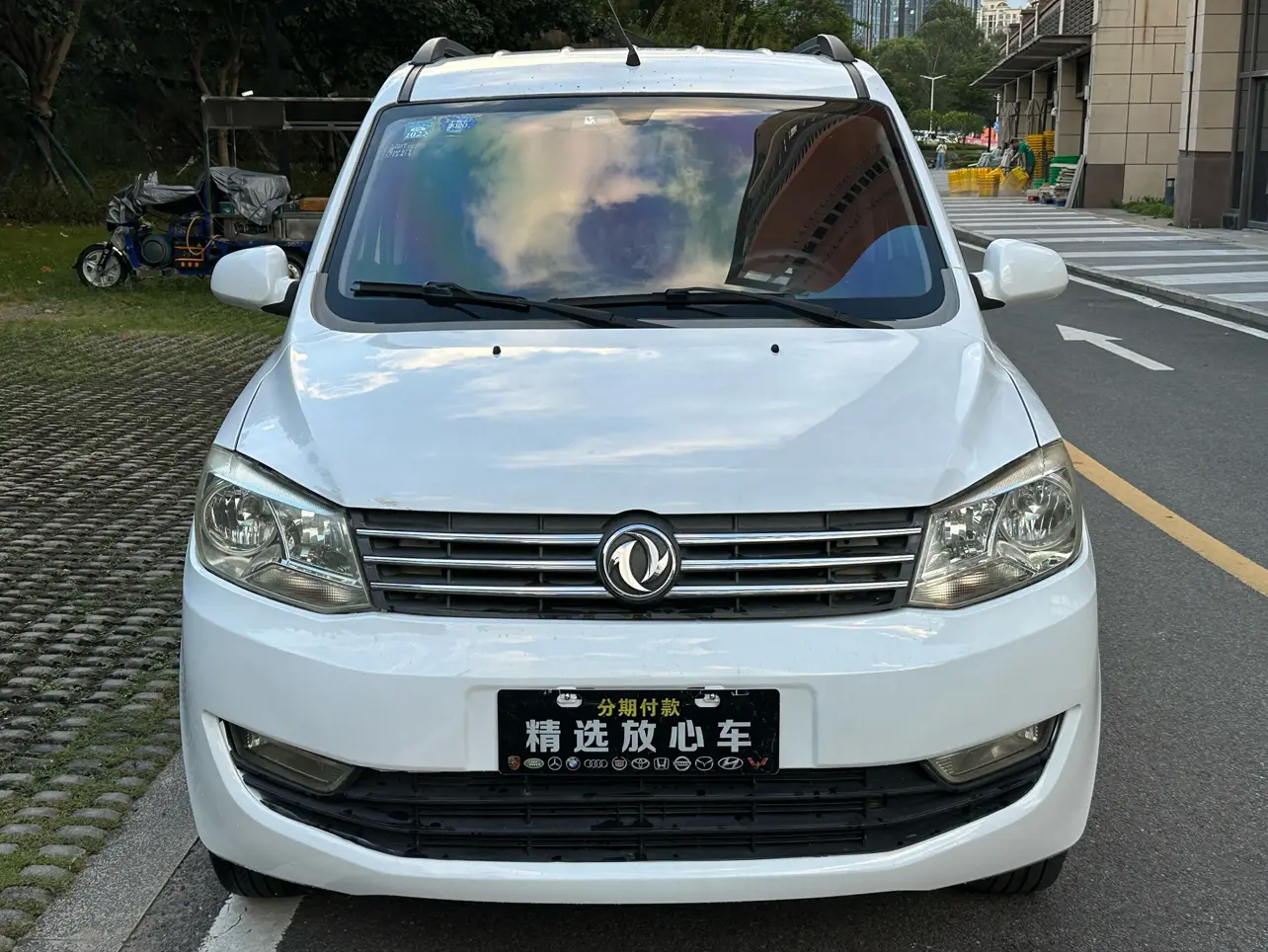 Dongfeng Fengon 330  из Китая