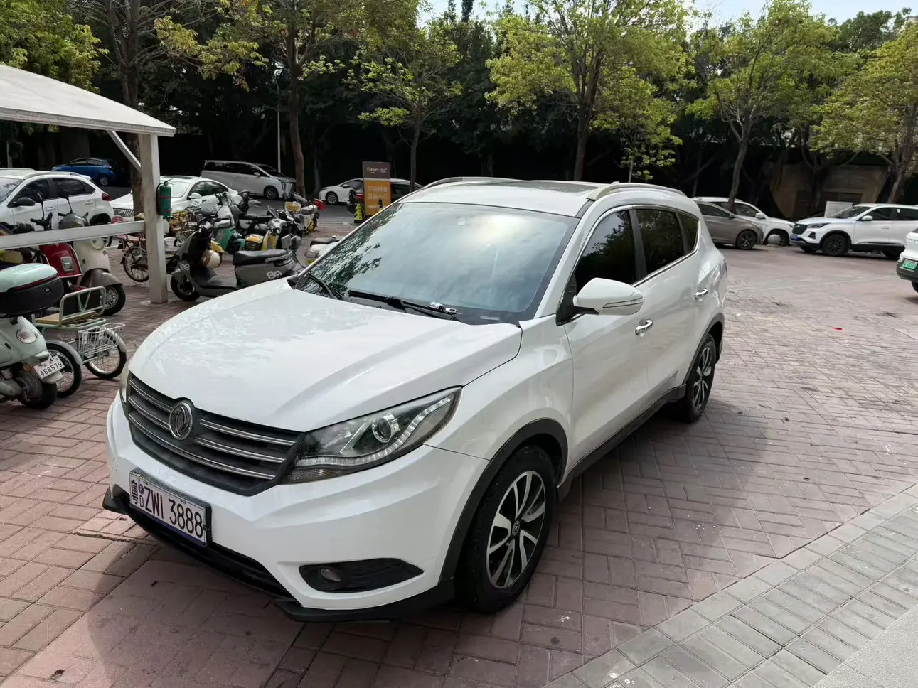 Dongfeng Fengon 580  из Китая