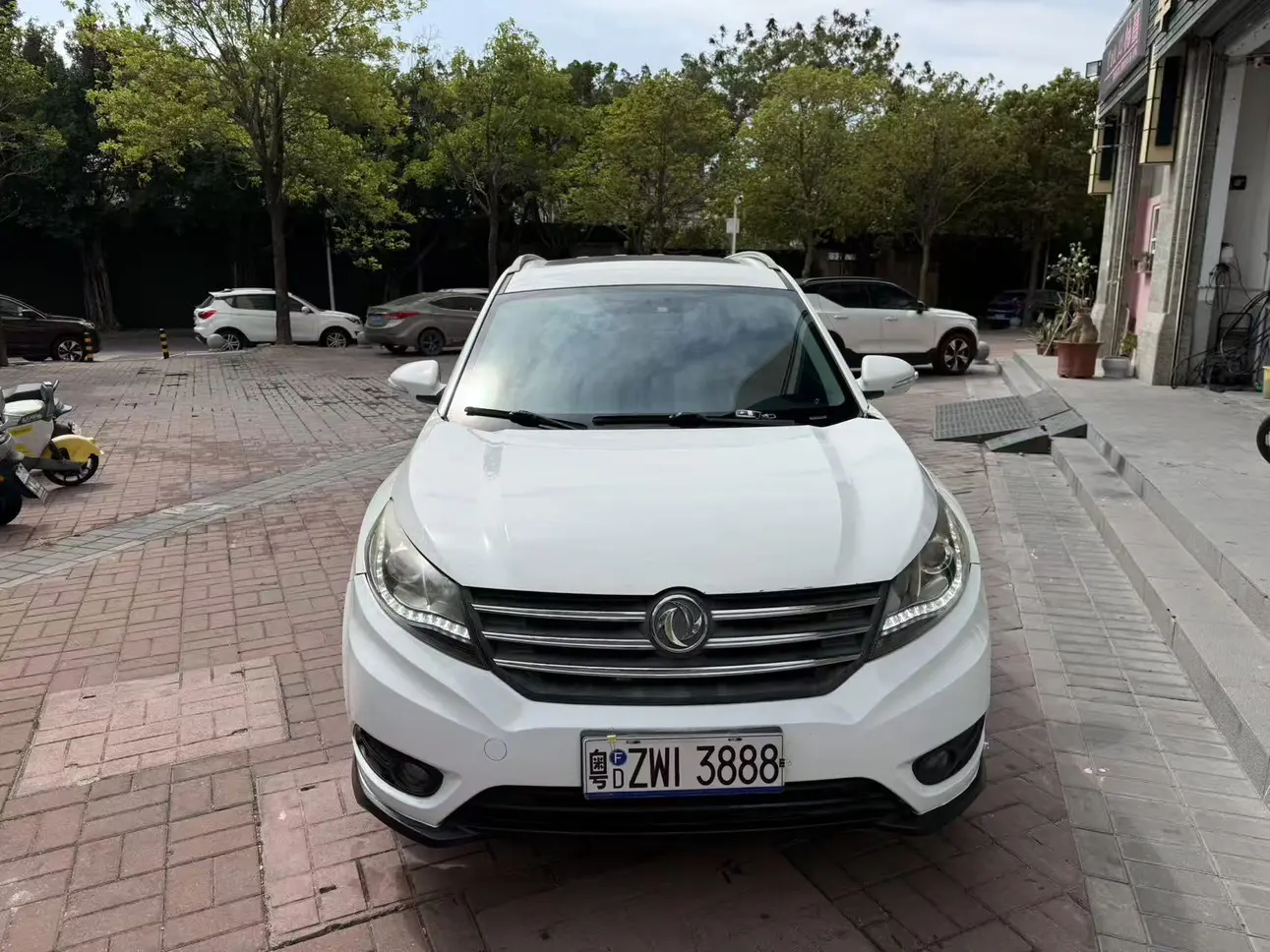 Dongfeng Fengon 580  из Китая
