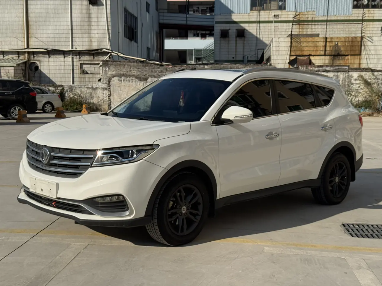 Dongfeng Fengon 580  из Китая
